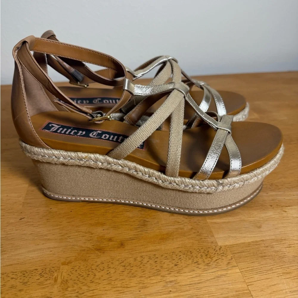 Juicy Couture Moira Platform Leather Canvas Sandal 7M Tan Gold